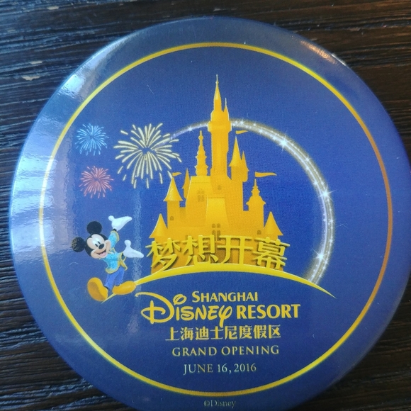 Disney Shanghai Resort Button